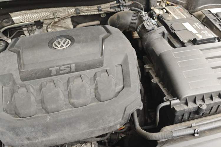Used Volkswagen Tiguan L 2020 330TSI Automatic Two-Wheel Drive R-Line Flagship Version China VI Standard Engine Bay Left