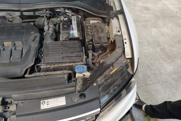 Used Volkswagen Tiguan L 2020 330TSI Automatic Two-Wheel Drive R-Line Flagship Version China VI Standard Engine Bay Left