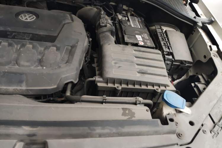 Used Volkswagen Tiguan L 2020 330TSI Automatic Two-Wheel Drive R-Line Flagship Version China VI Standard Engine Bay Left