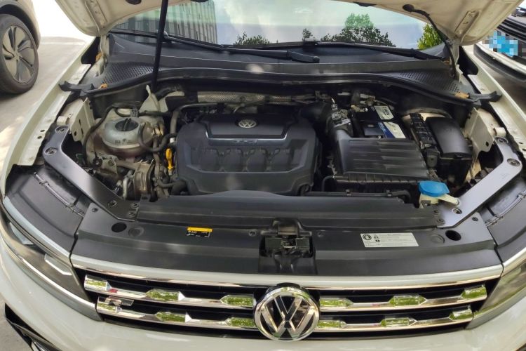 Used Volkswagen Tiguan L 2020 330TSI Automatic Two-Wheel Drive R-Line Flagship Version China VI Standard Engine Bay