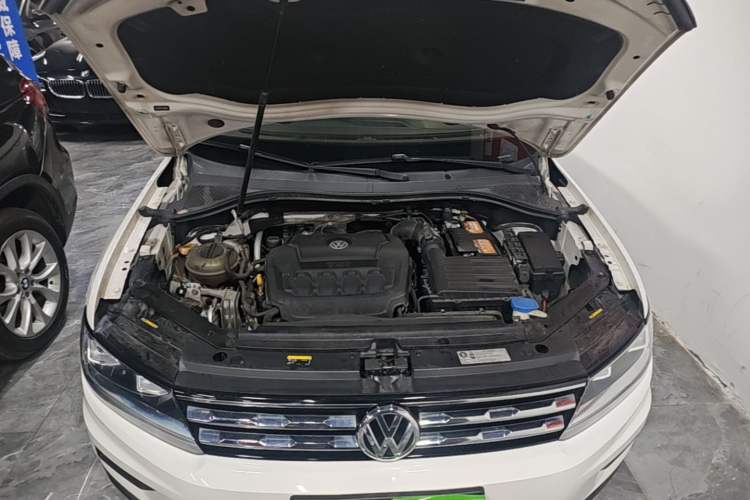 Used Volkswagen Tiguan L 2020 330TSI Automatic Two-Wheel Drive Luxury Edition China VI Standard Engine Bay