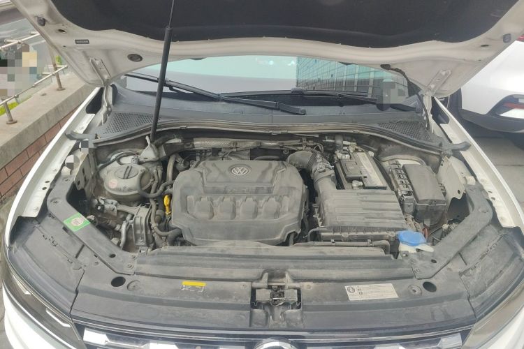 Used Volkswagen Tiguan L 2020 330TSI Automatic Two-Wheel Drive Smart Luxury Edition China VI Standard Engine Bay