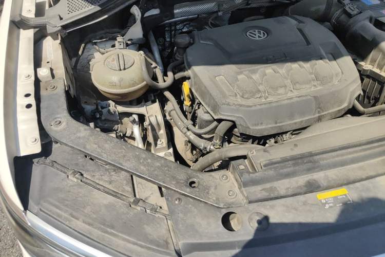 Used Volkswagen Tiguan L 2020 330TSI Automatic Two-Wheel Drive R-Line Flagship Version China VI Standard Engine Bay Right
