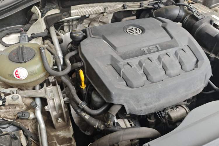 Used Volkswagen Tiguan L 2020 330TSI Automatic Two-Wheel Drive R-Line Flagship Version China VI Standard Engine Bay Right