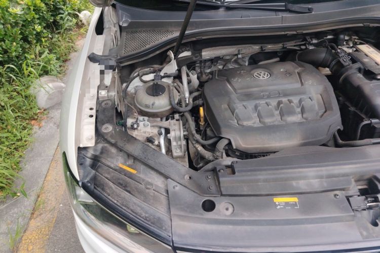 Used Volkswagen Tiguan L 2020 330TSI Automatic Two-Wheel Drive Smart Luxury Edition China VI Standard Engine Bay Right