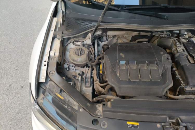 Used Volkswagen Tiguan L 2020 330TSI Automatic Two-Wheel Drive R-Line Flagship Version China VI Standard Engine Bay Right