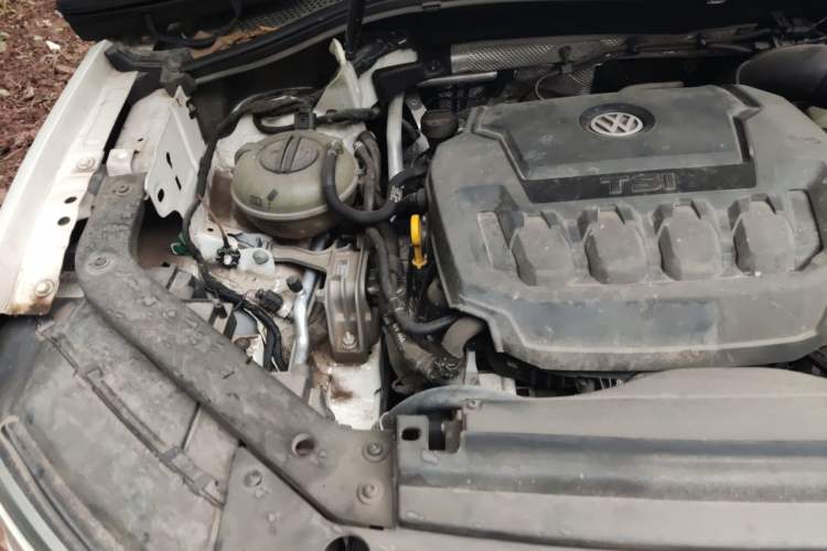 Used Volkswagen Tiguan L 2020 330TSI Automatic Two-Wheel Drive R-Line Flagship Version China VI Standard Engine Bay Right