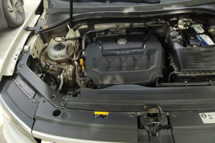Used Volkswagen Tiguan L 2020 330TSI Automatic Two-Wheel Drive R-Line Flagship Version China VI Standard Engine Bay Right