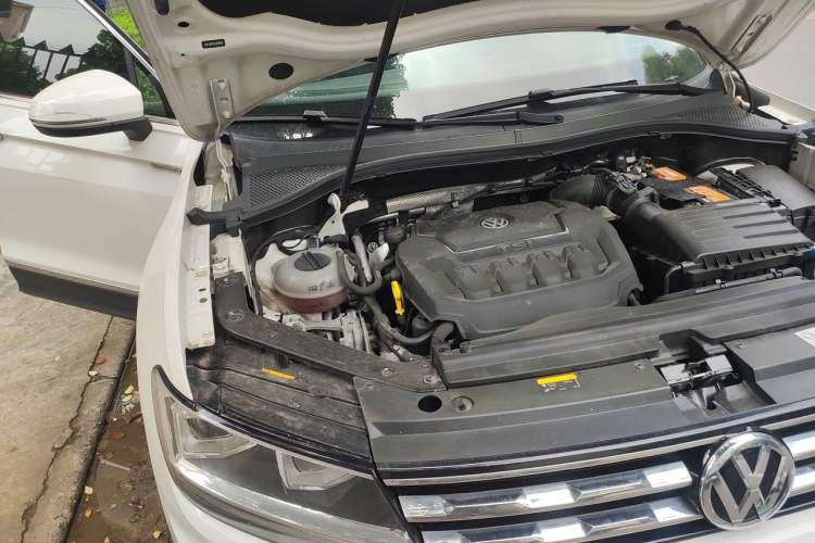 Used Volkswagen Tiguan L 2020 330TSI Automatic Two-Wheel Drive Panoramic Comfort Edition China VI Standard Engine Bay Right