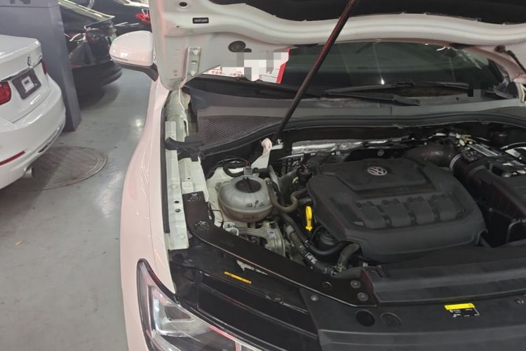 Used Volkswagen Tiguan L 2020 330TSI Automatic Two-Wheel Drive Smart Luxury Edition China VI Standard Engine Bay Right