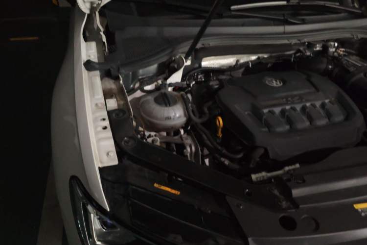 Used Volkswagen Tiguan L 2020 330TSI Automatic Two-Wheel Drive Smart Luxury Edition China VI Standard Engine Bay Right