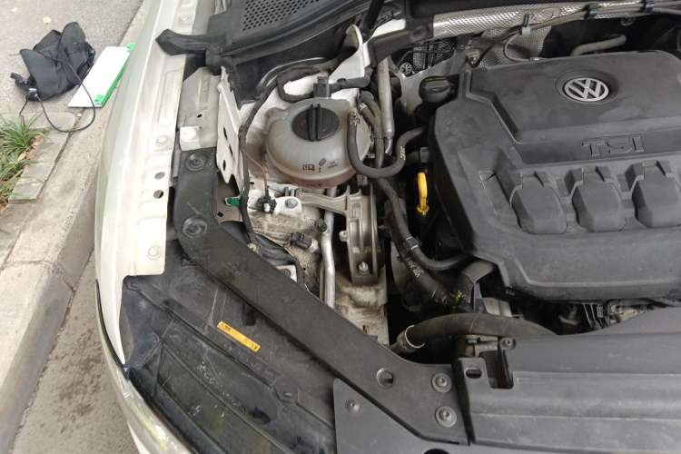 Used Volkswagen Tiguan L 2020 330TSI Automatic Two-Wheel Drive Luxury Edition China VI Standard Engine Bay Right