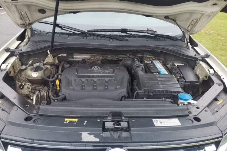Used Volkswagen Tiguan L 2020 330TSI Automatic Two-Wheel Drive Smart Luxury Edition China VI Standard Engine Bay