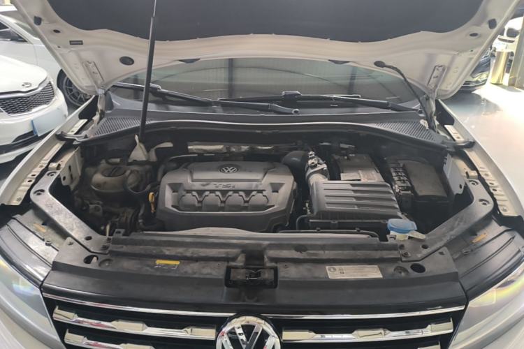 Used Volkswagen Tiguan L 2020 330TSI Automatic Two-Wheel Drive Smart Luxury Edition China VI Standard Engine Bay