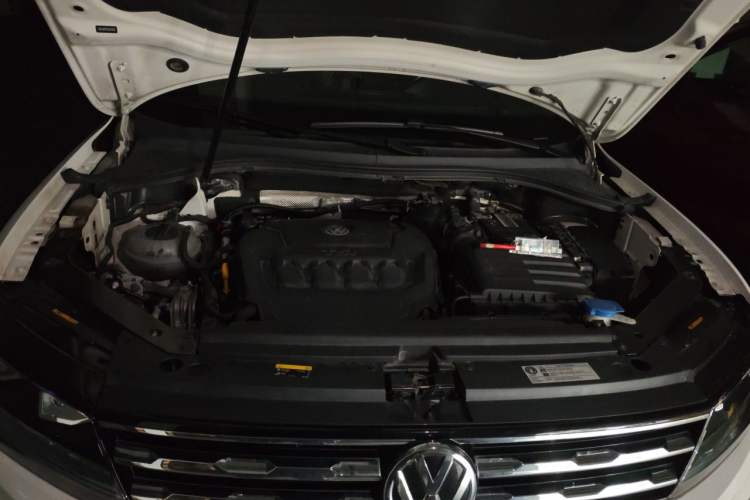 Used Volkswagen Tiguan L 2020 330TSI Automatic Two-Wheel Drive Smart Luxury Edition China VI Standard Engine Bay