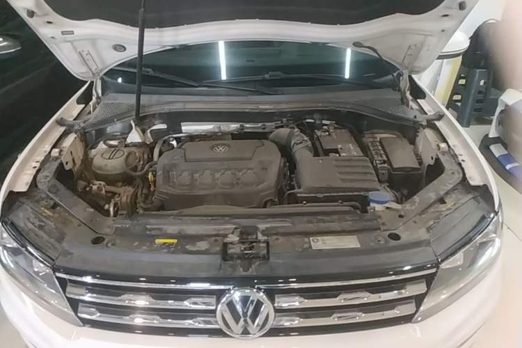 Used Volkswagen Tiguan L 2020 330TSI Automatic Two-Wheel Drive Smart Luxury Edition China VI Standard Engine Bay