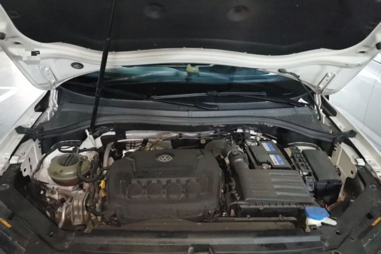 Used Volkswagen Tiguan L 2020 330TSI Automatic Two-Wheel Drive Smart Luxury Edition China VI Standard Engine Bay