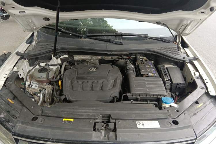 Used Volkswagen Tiguan L 2020 330TSI Automatic Two-Wheel Drive Luxury Edition China VI Standard Engine Bay