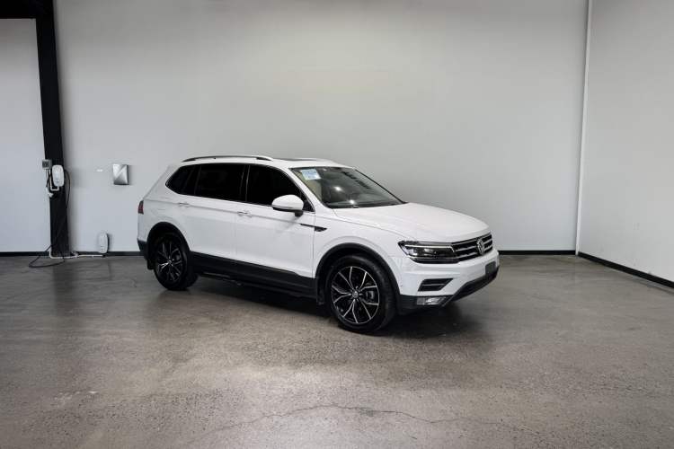 Used Volkswagen Tiguan L 2020 330TSI Automatic Two-Wheel Drive Smart Luxury Edition China VI Standard Exterior 2