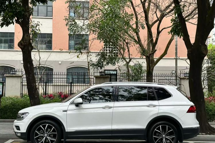 Used Volkswagen Tiguan L 2020 330TSI Automatic Two-Wheel Drive Smart Luxury Edition China VI Standard Exterior 2