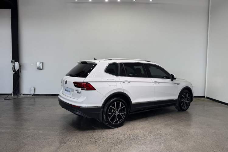 Used Volkswagen Tiguan L 2020 330TSI Automatic Two-Wheel Drive Smart Luxury Edition China VI Standard Exterior 3