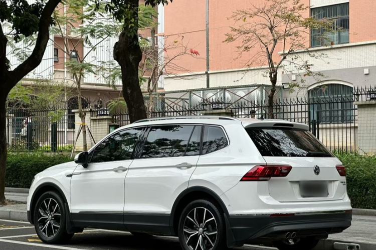 Used Volkswagen Tiguan L 2020 330TSI Automatic Two-Wheel Drive Smart Luxury Edition China VI Standard Exterior 3