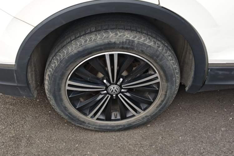 Used Volkswagen Tiguan L 2020 330TSI Automatic Two-Wheel Drive Panoramic Comfort Edition China VI Standard Exterior 3