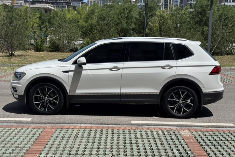 Used Volkswagen Tiguan L 2020 330TSI Automatic Two-Wheel Drive Smart Luxury Edition China VI Standard Exterior 3