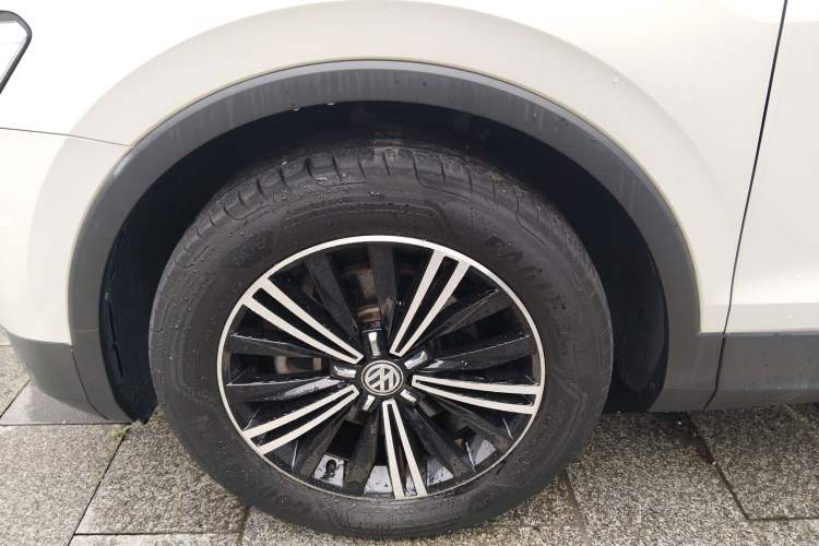Used Volkswagen Tiguan L 2020 330TSI Automatic Two-Wheel Drive Panoramic Comfort Edition China VI Standard Exterior 4