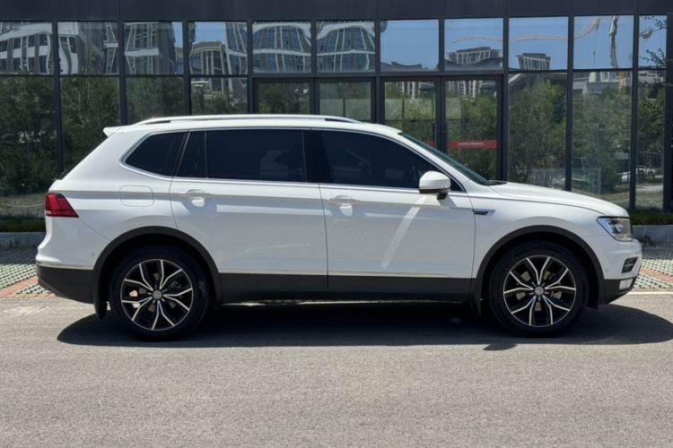 Used Volkswagen Tiguan L 2020 330TSI Automatic Two-Wheel Drive Smart Luxury Edition China VI Standard Exterior 4