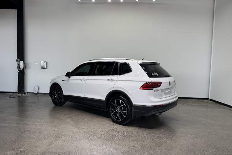 Used Volkswagen Tiguan L 2020 330TSI Automatic Two-Wheel Drive Smart Luxury Edition China VI Standard Exterior 5