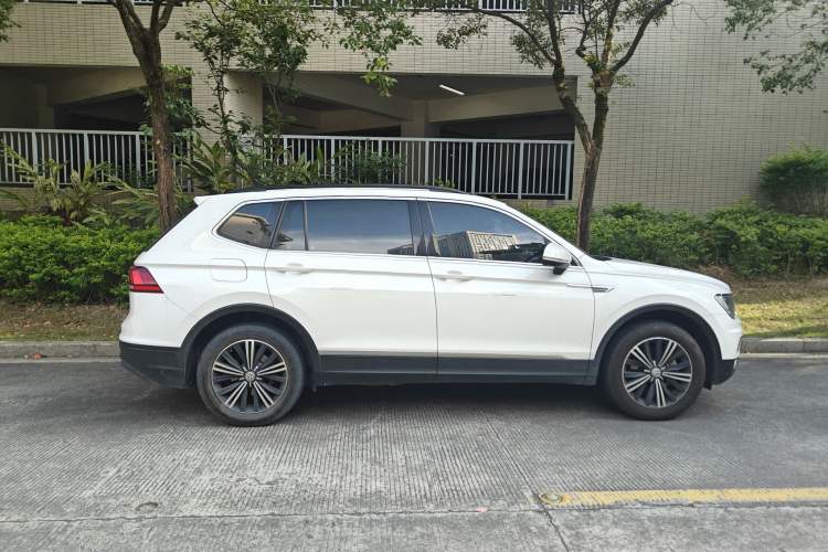 Used Volkswagen Tiguan L 2020 330TSI Automatic Two-Wheel Drive Luxury Edition China VI Standard Exterior 5