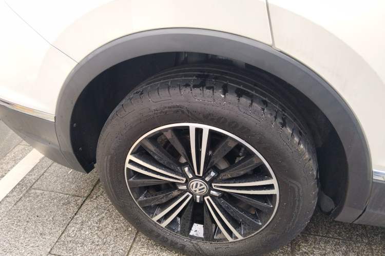 Used Volkswagen Tiguan L 2020 330TSI Automatic Two-Wheel Drive Panoramic Comfort Edition China VI Standard Exterior 5