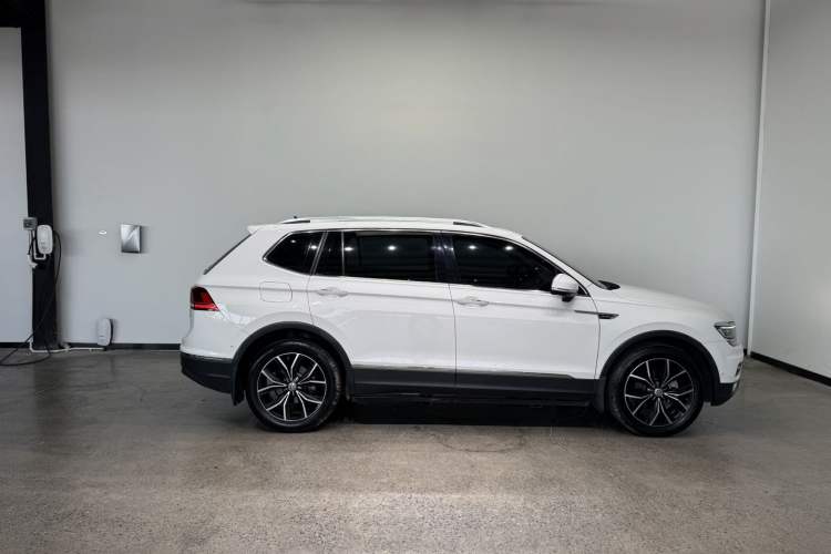 Used Volkswagen Tiguan L 2020 330TSI Automatic Two-Wheel Drive Smart Luxury Edition China VI Standard Exterior 6
