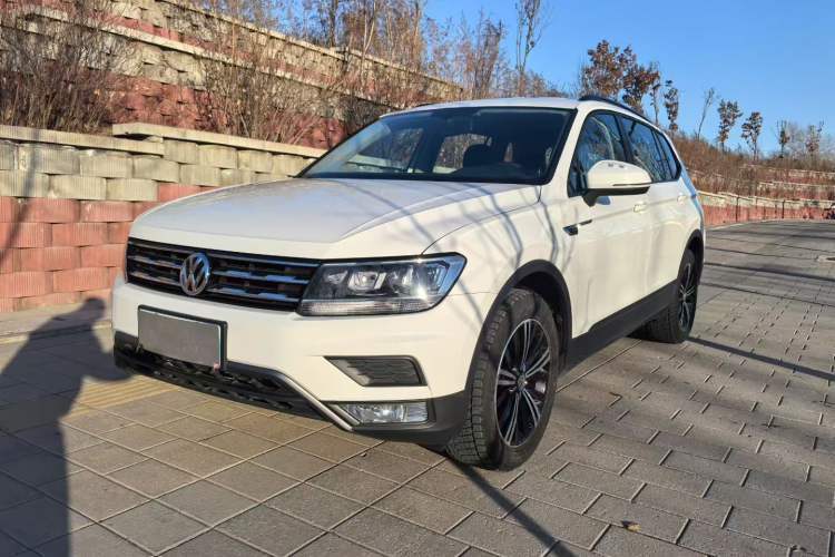 Used Volkswagen Tiguan L 2020 330TSI Automatic Two-Wheel Drive Luxury Edition China VI Standard Guazi used car, China used car export, Used car for sale, Used cars, Cheapest cars for sale