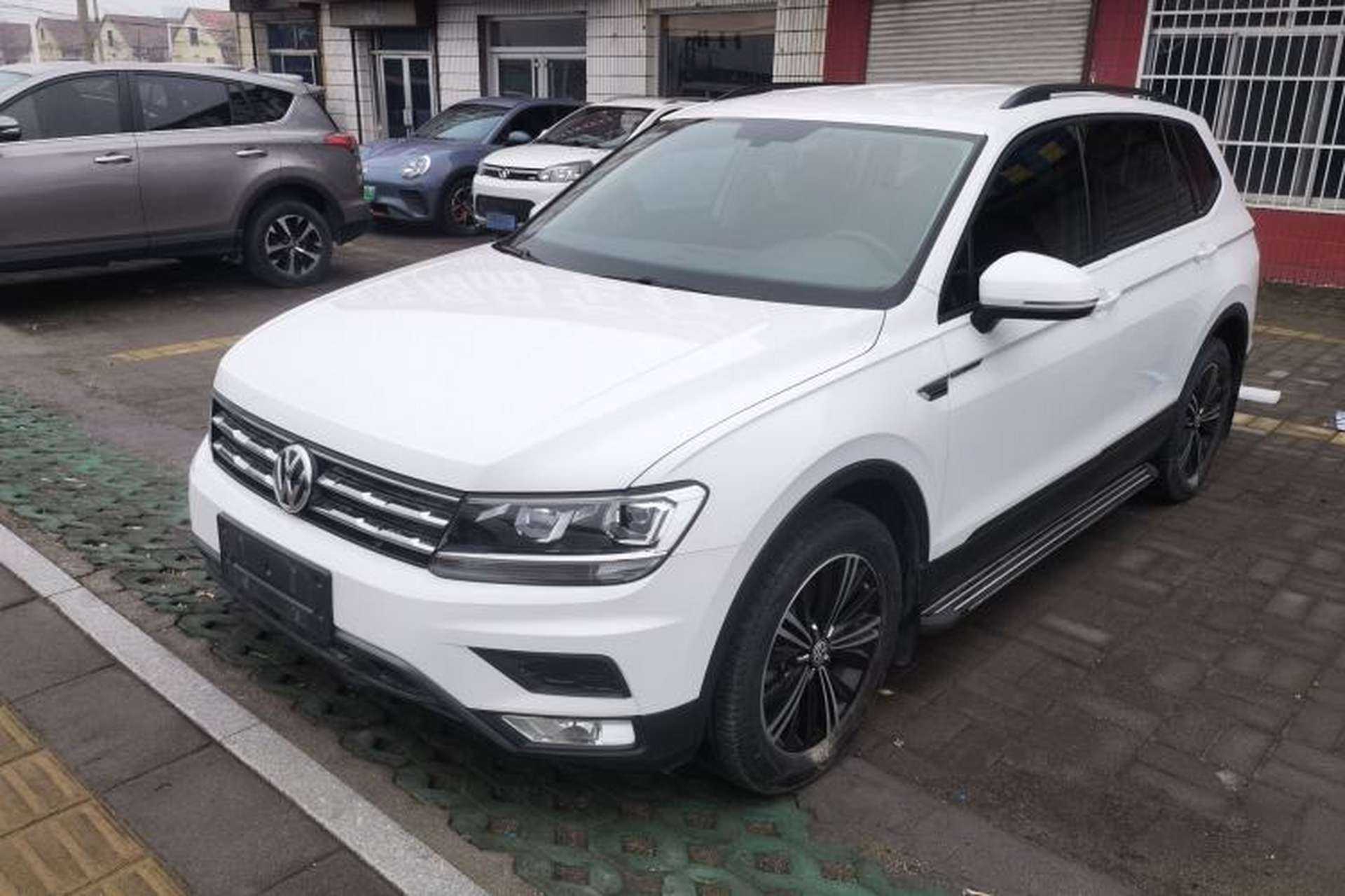 Used Volkswagen Tiguan L 2020 330TSI Automatic Two-Wheel Drive Luxury Edition China VI Standard Front Left 45 Deg
