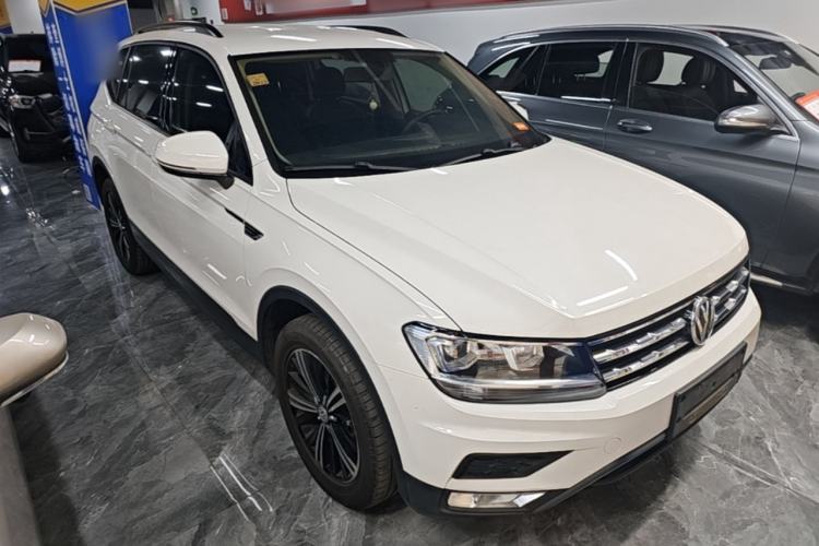 Used Volkswagen Tiguan L 2020 330TSI Automatic Two-Wheel Drive Luxury Edition China VI Standard Front Right 45 Deg