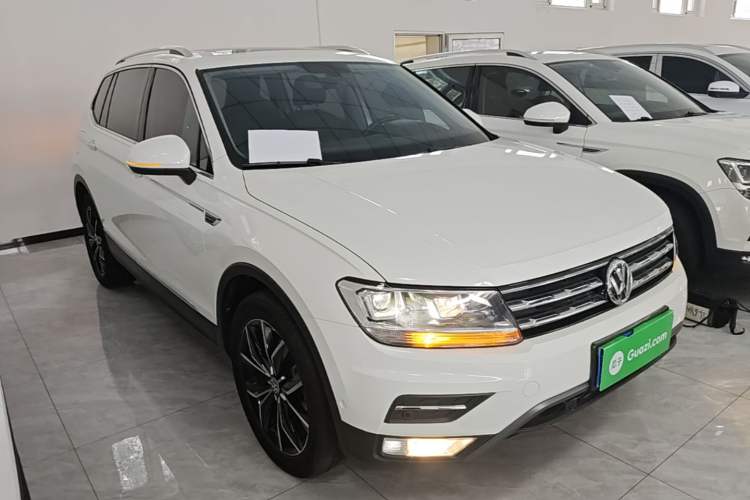 Used Volkswagen Tiguan L 2020 330TSI Automatic Two-Wheel Drive Smart Luxury Edition China VI Standard Front Right 45 Deg
