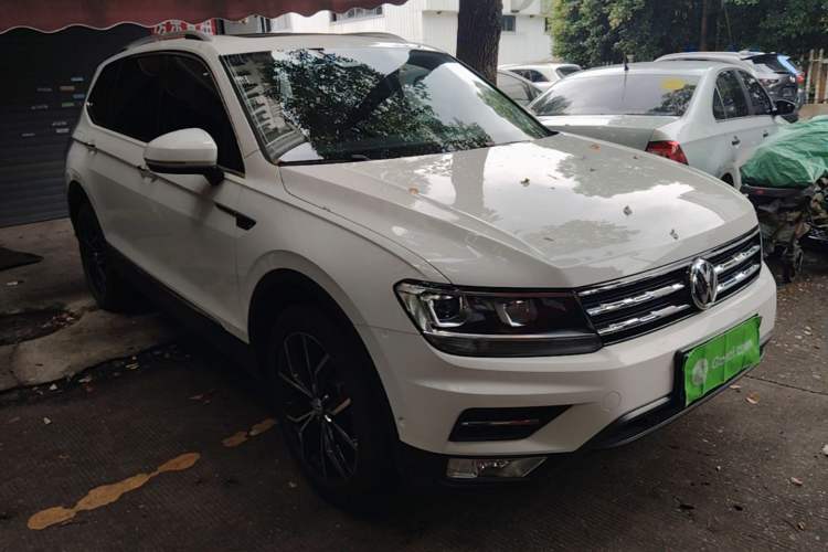 Used Volkswagen Tiguan L 2020 330TSI Automatic Two-Wheel Drive Smart Luxury Edition China VI Standard Front Right 45 Deg