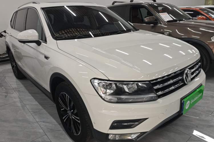 Used Volkswagen Tiguan L 2020 330TSI Automatic Two-Wheel Drive Panoramic Comfort Edition China VI Standard Front Right 45 Deg