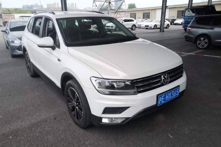 Used Volkswagen Tiguan L 2020 330TSI Automatic Two-Wheel Drive Luxury Edition China VI Standard Front Right 45 Deg