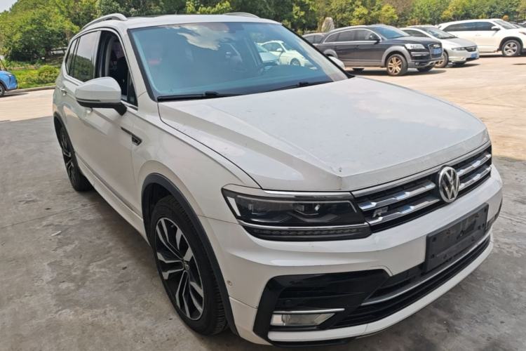 Used Volkswagen Tiguan L 2020 330TSI Automatic Two-Wheel Drive R-Line Flagship Version China VI Standard Front Right 45 Deg