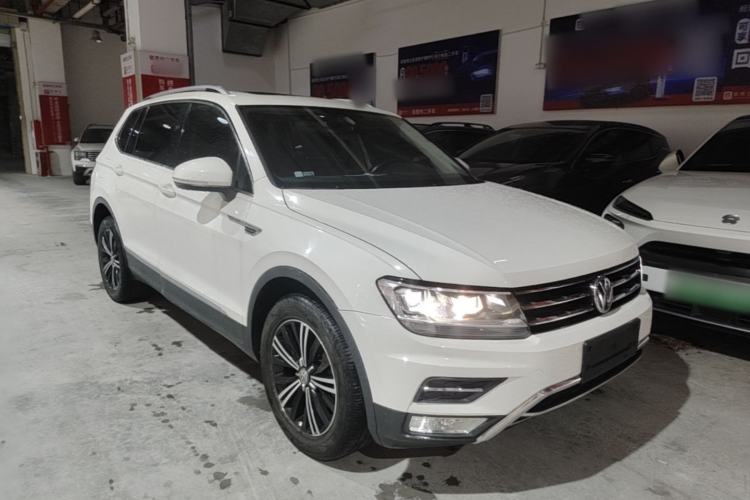 Used Volkswagen Tiguan L 2020 330TSI Automatic Two-Wheel Drive Panoramic Comfort Edition China VI Standard Front Right 45 Deg