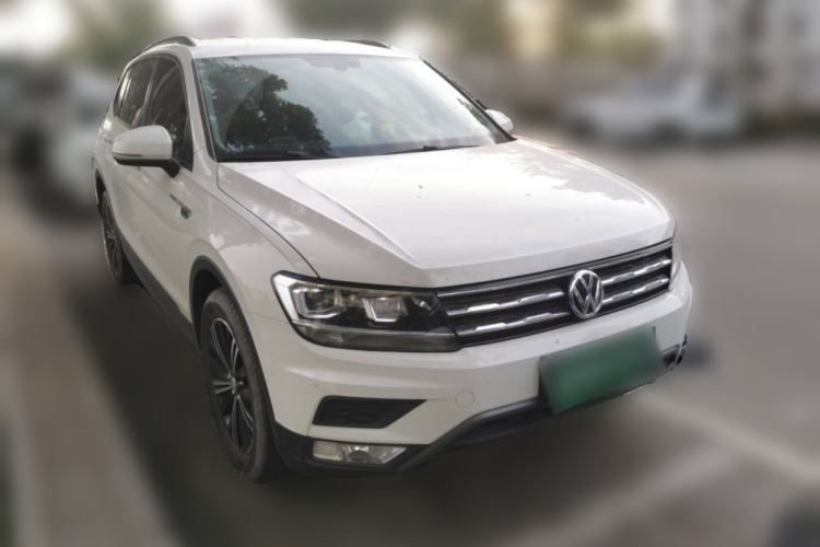 Used Volkswagen Tiguan L 2020 330TSI Automatic Two-Wheel Drive Luxury Edition China VI Standard Front Right 45 Deg