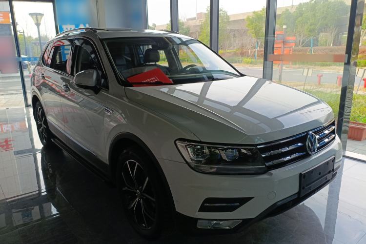 Used Volkswagen Tiguan L 2020 330TSI Automatic Two-Wheel Drive Smart Luxury Edition China VI Standard Front Right 45 Deg