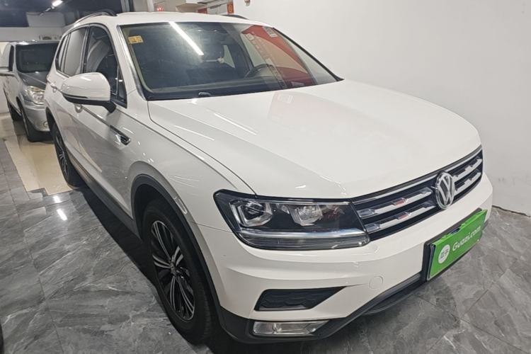 Used Volkswagen Tiguan L 2020 330TSI Automatic Two-Wheel Drive Luxury Edition China VI Standard Front Right 45 Deg