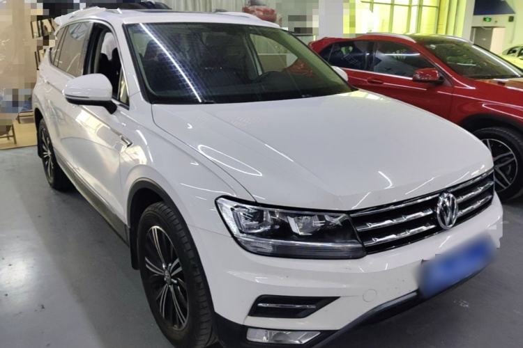 Used Volkswagen Tiguan L 2020 330TSI Automatic Two-Wheel Drive Panoramic Comfort Edition China VI Standard Front Right 45 Deg