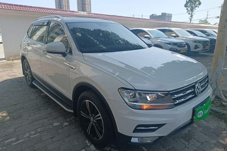 Used Volkswagen Tiguan L 2020 330TSI Automatic Two-Wheel Drive Panoramic Comfort Edition China VI Standard Front Right 45 Deg
