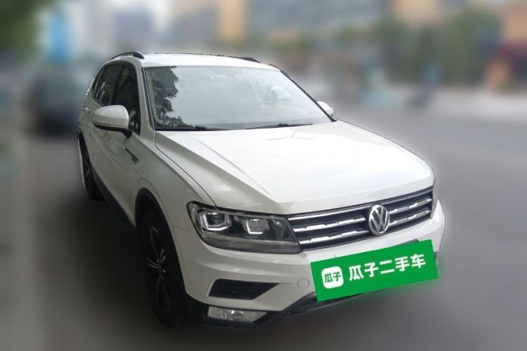 Used Volkswagen Tiguan L 2020 330TSI Automatic Two-Wheel Drive Luxury Edition China VI Standard Front Right 45 Deg