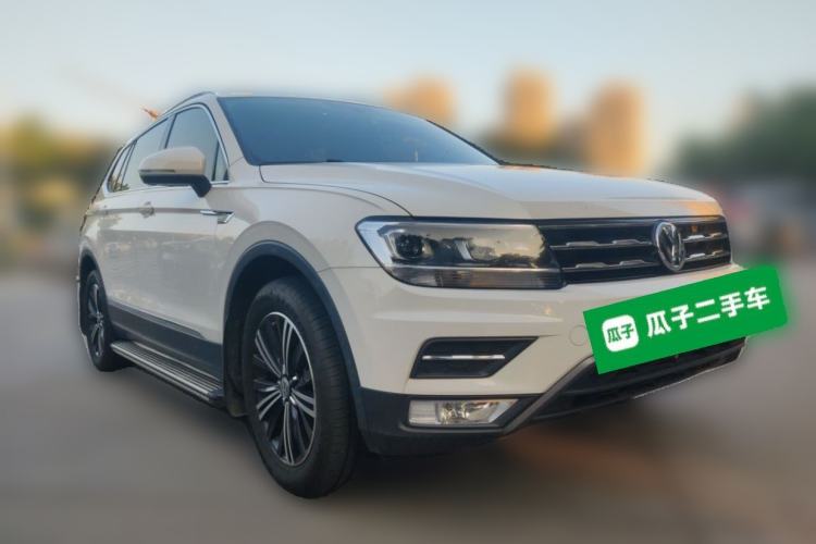 Used Volkswagen Tiguan L 2020 330TSI Automatic Two-Wheel Drive Panoramic Comfort Edition China VI Standard Front Right 45 Deg